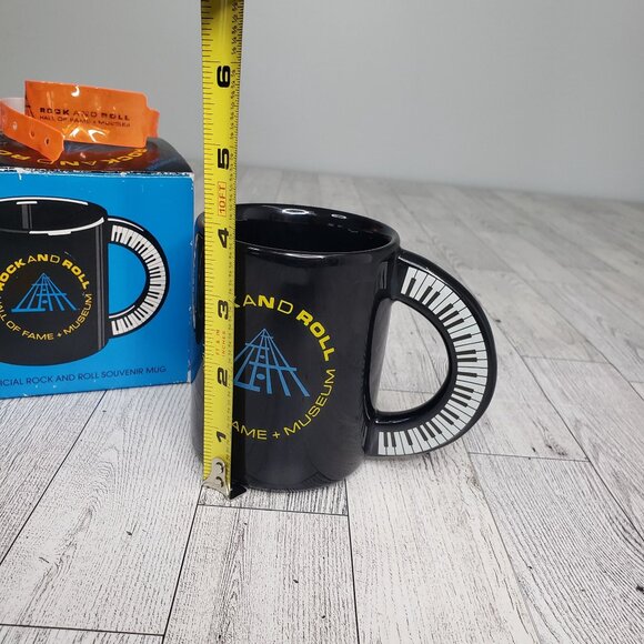 VTG 1995 Rock & Roll Hall of Fame Piano Handle Mug + Admission Wristband + Box - Picture 11 of 12